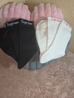 Supreme socks