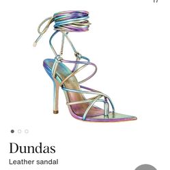 Revolve Dundas