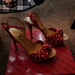 Guess Red And White  Size 7M