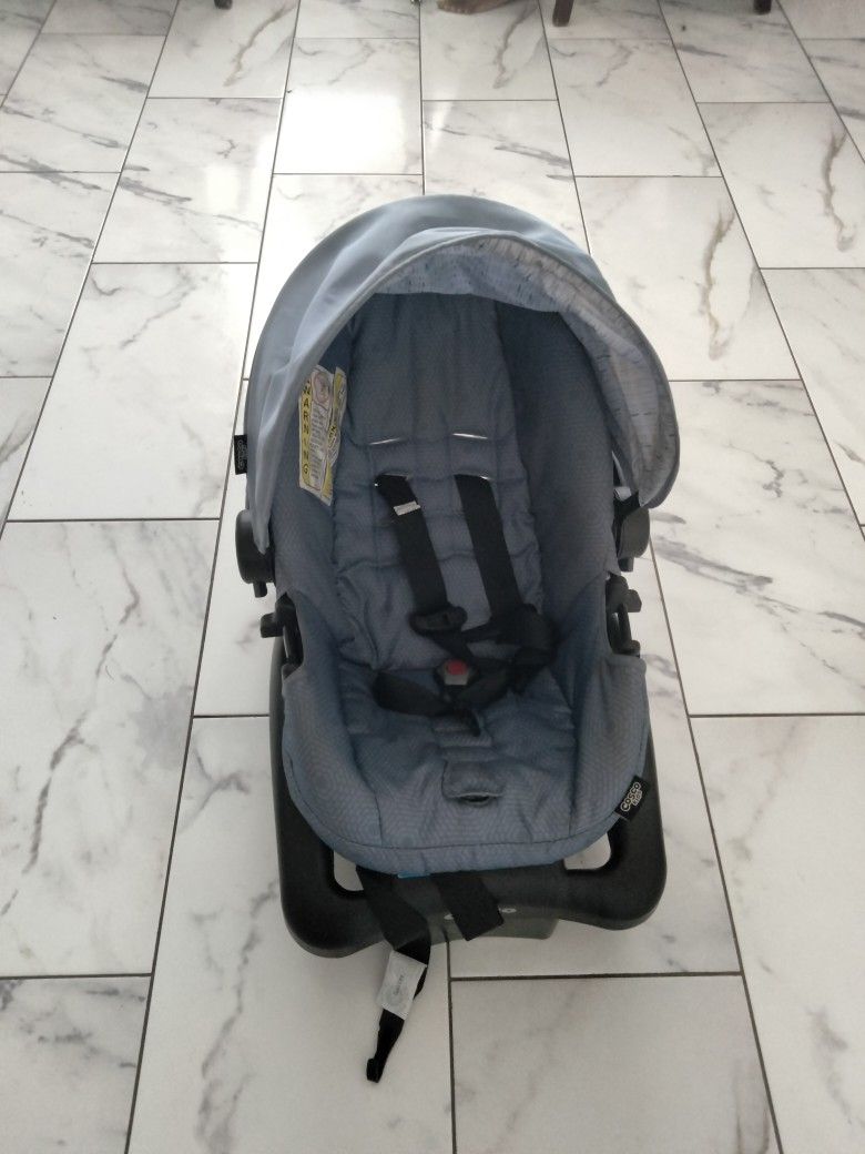 Cosco Kids Infant Car Seat - (base included)