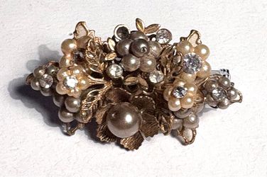 STUNNING EARLY MIRIAM HASKELL Gold Filigree Inverted Stones Clustr Pearls Brooch - 2”