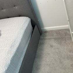 Queen Size Upholstered Bed Frame w/ 4 Storage Drawers