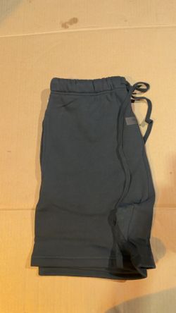 Black essential shorts