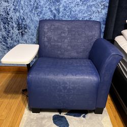 Single Sofa With Rotating Trey