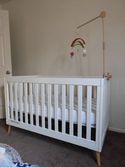 Delta Children: Jordan Convertible Crib (4 in 1)