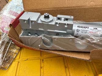 LCN 4040XPT Heavy Duty Door Closer I only have what is in the picture no hardware