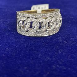 18 Kt Gold & Diamond Finger Ring