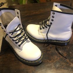 NEW-Dr.Marten Boots