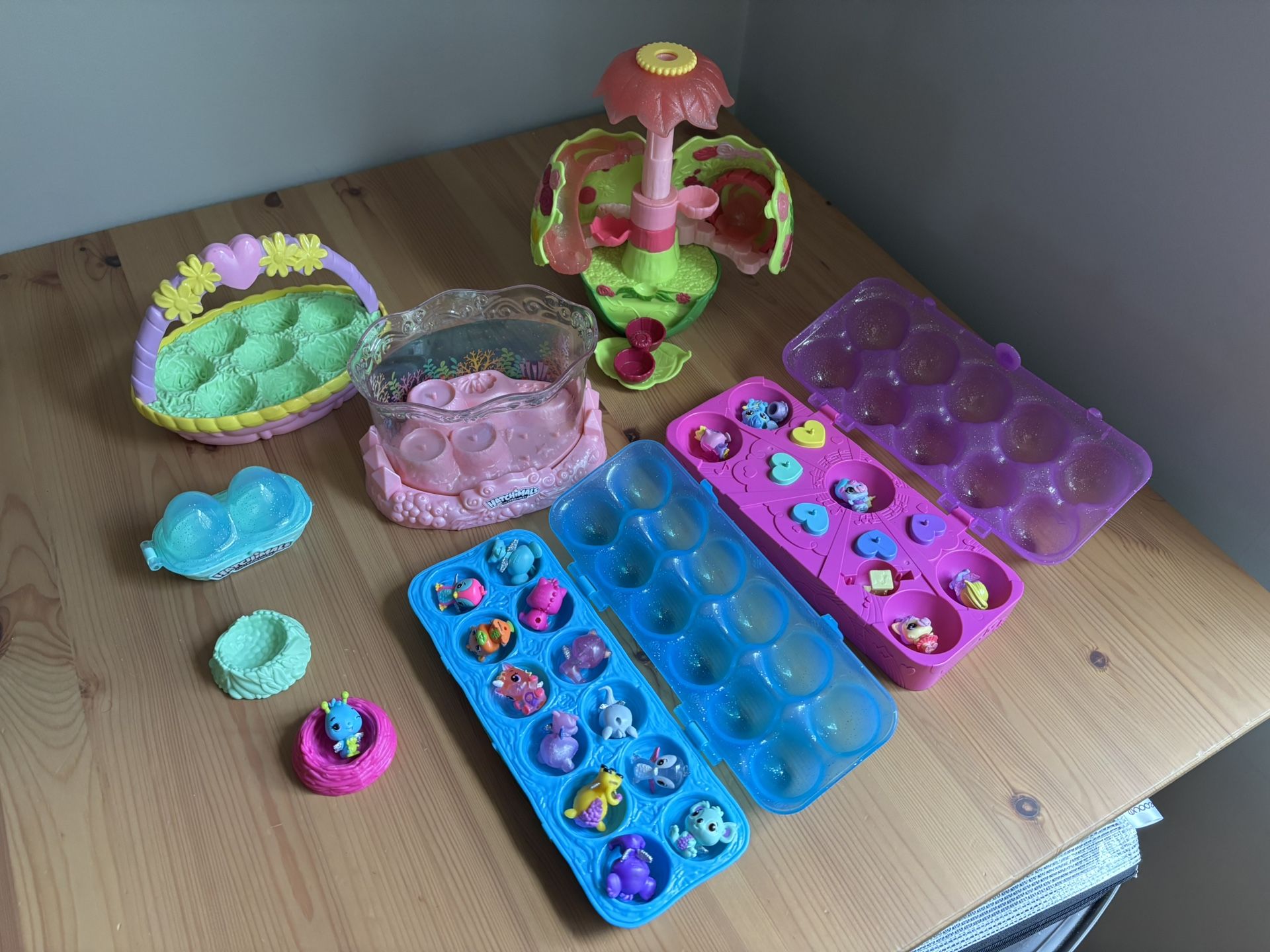 Hatchimals Tropical Aquarium Secret Scene Floral Egg Playset & Figures Large LOT