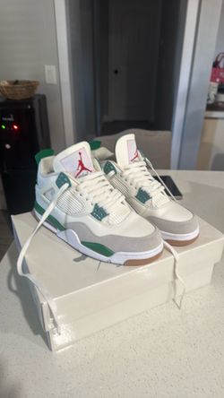 Jordan 4 green with box men’s