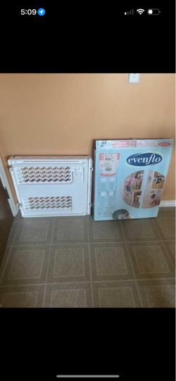 Evenflo 4-in-1 Pressure Swing Baby Gate