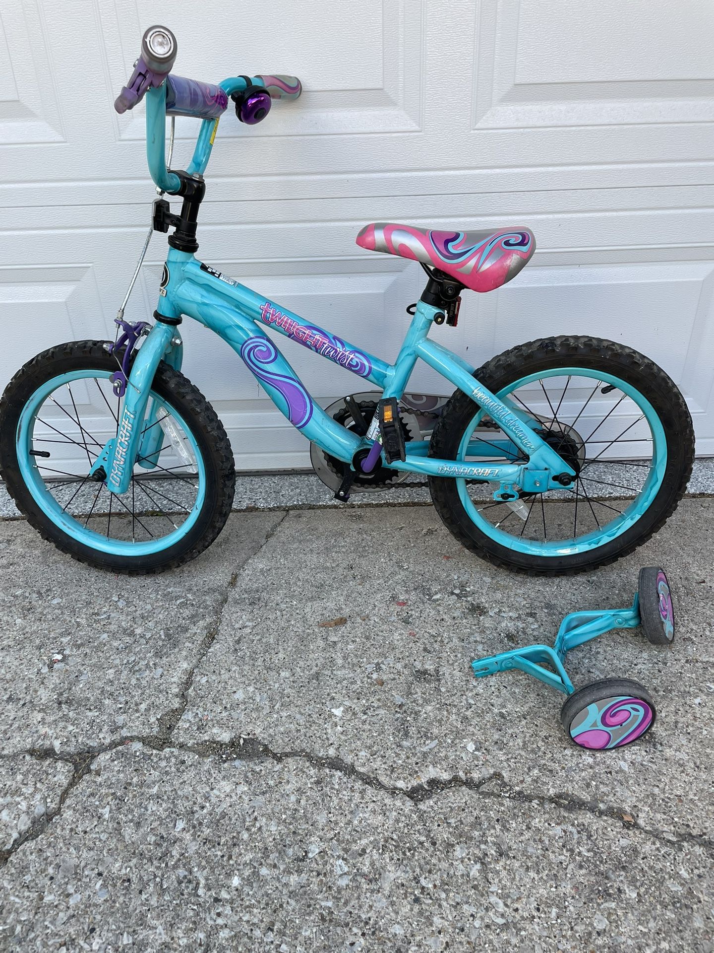 Dynacraft Twilight Twist 16 Inch Girls Bike