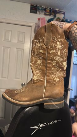 Boots size 7