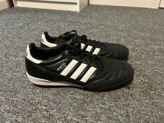 Indoor soccer cleats