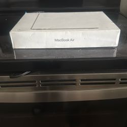 MacBook Air 13.6 Inch