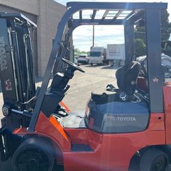 Excellent Condition Toyota forklift newer model 
5,000 lb 