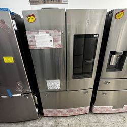 SAMSUNG FAMILY HUB FRIDGE