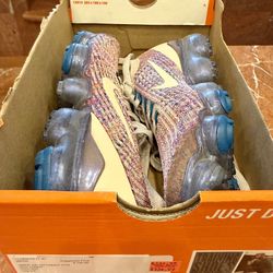 Women Nike Vapormax Size 5.5