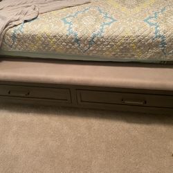 King Bed With 2 Nightstand 