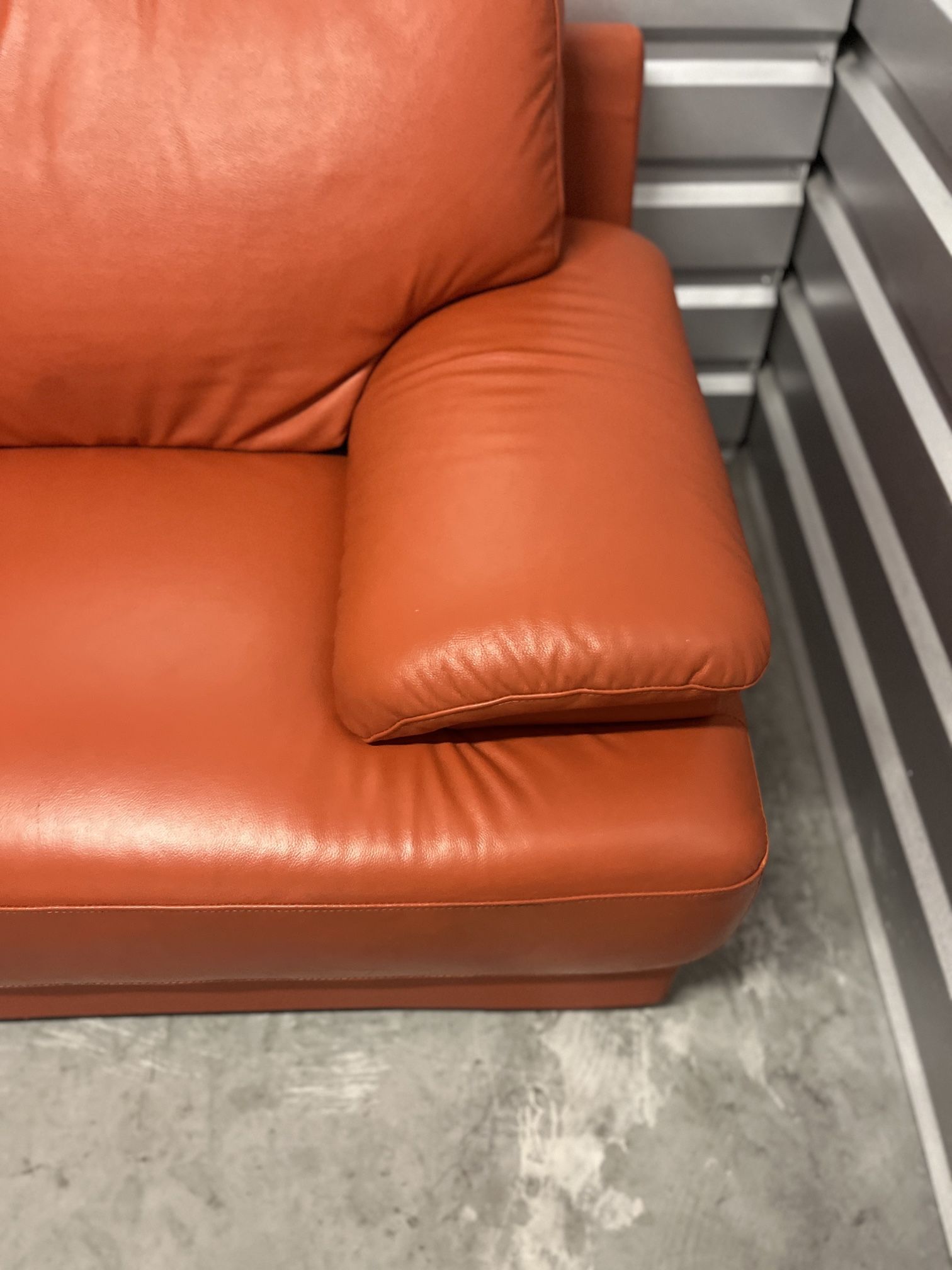 Beautiful Elegant Upscale Luxury Italian Leather Sectional Sofa