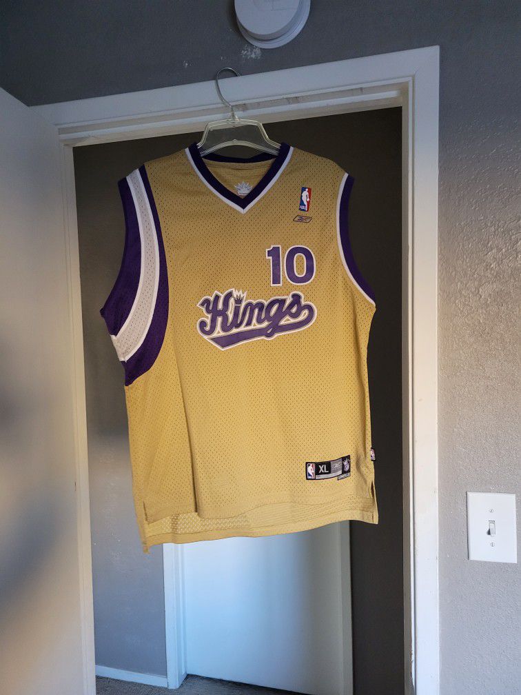 Mike Bibby Sacramento Kings jersey for Sale in Spanish Flat, CA - OfferUp