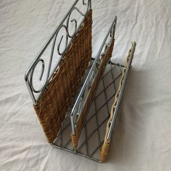 7 INCH METAL & BASKET WICKER BOOK MAGAZINE STAND
