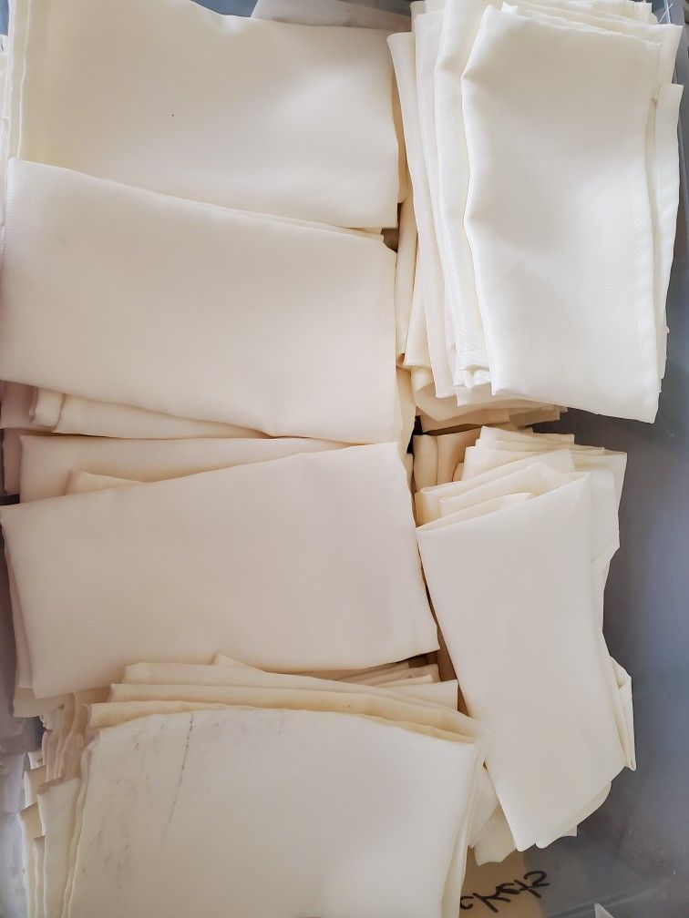 87 Cream Cloth Napkins
