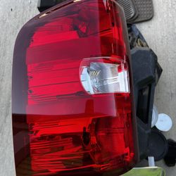 Chevrolet Silverado Passenger Taillight 