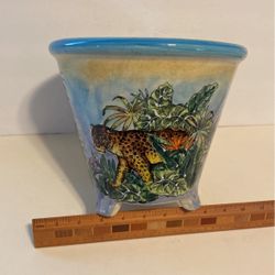 Ceramic pot with three different scenes. See all pictures.