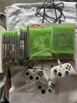 Used ! Xbox One S With Games And Controllers 365GB