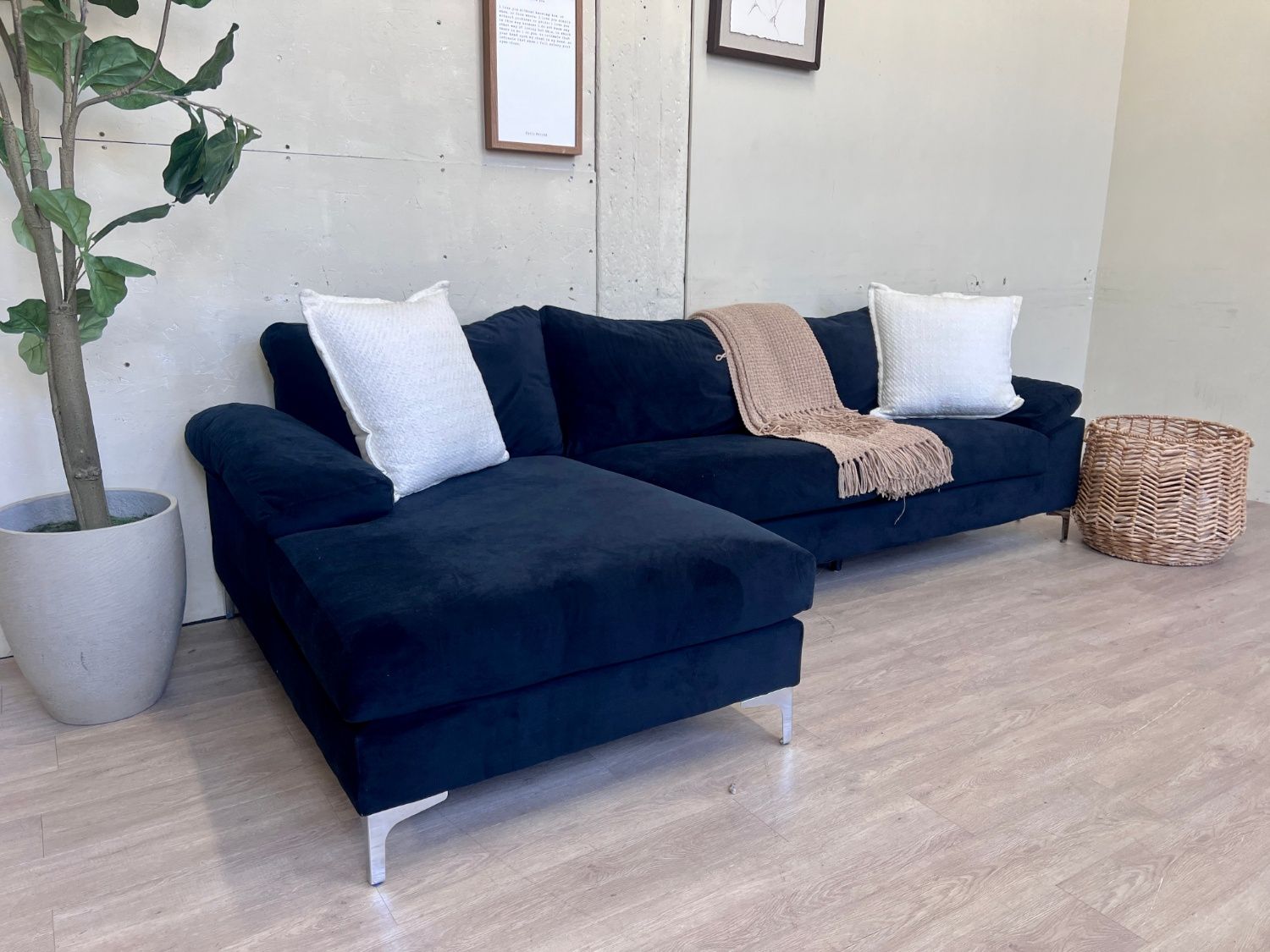 WE DELIVER! π - Navy Blue Modern Velvet L Sectional Couch with Chaise