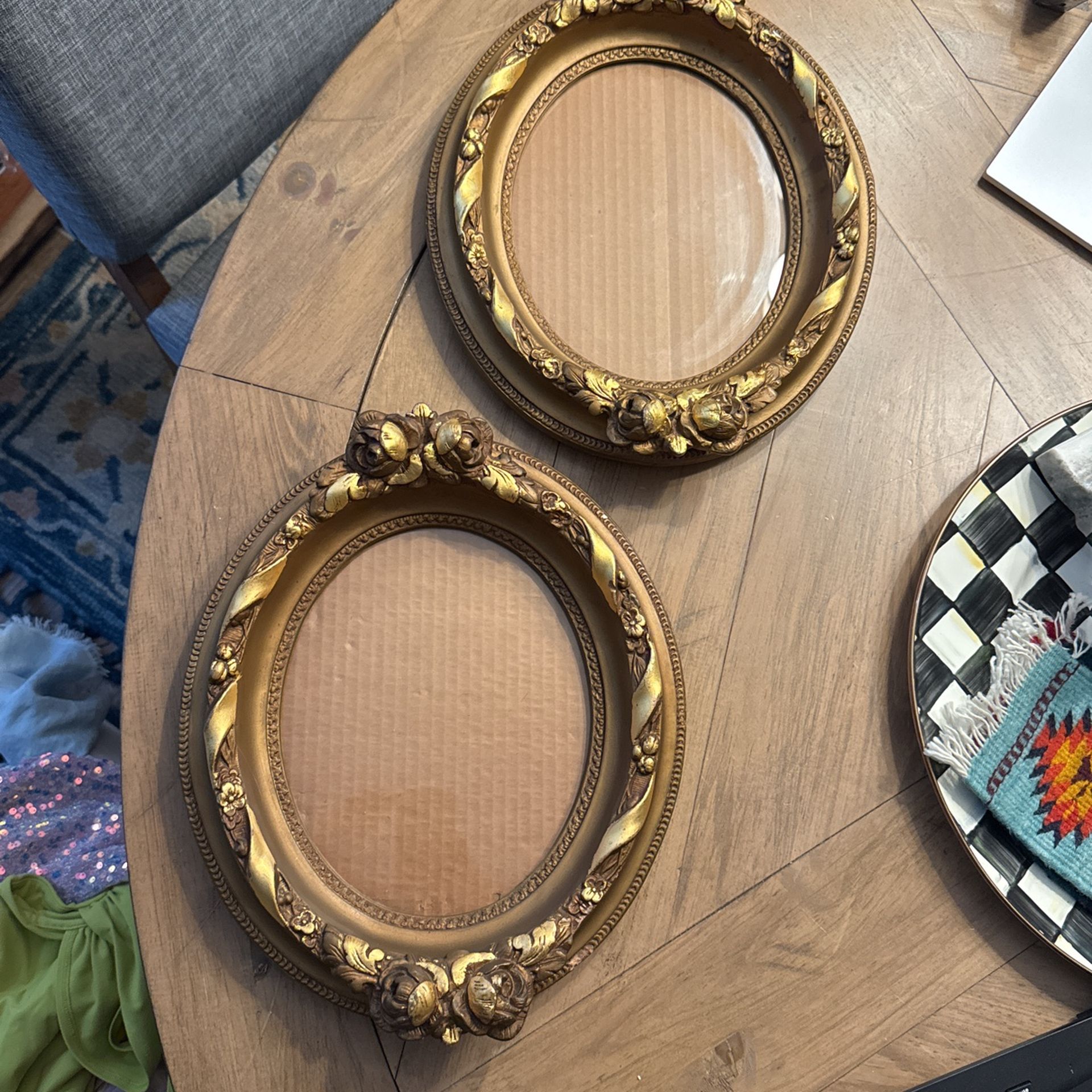2 Gold Vintage Frames