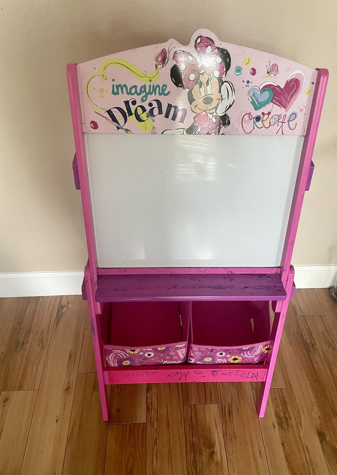 Minnie Mouse Activity Easel With Storage
