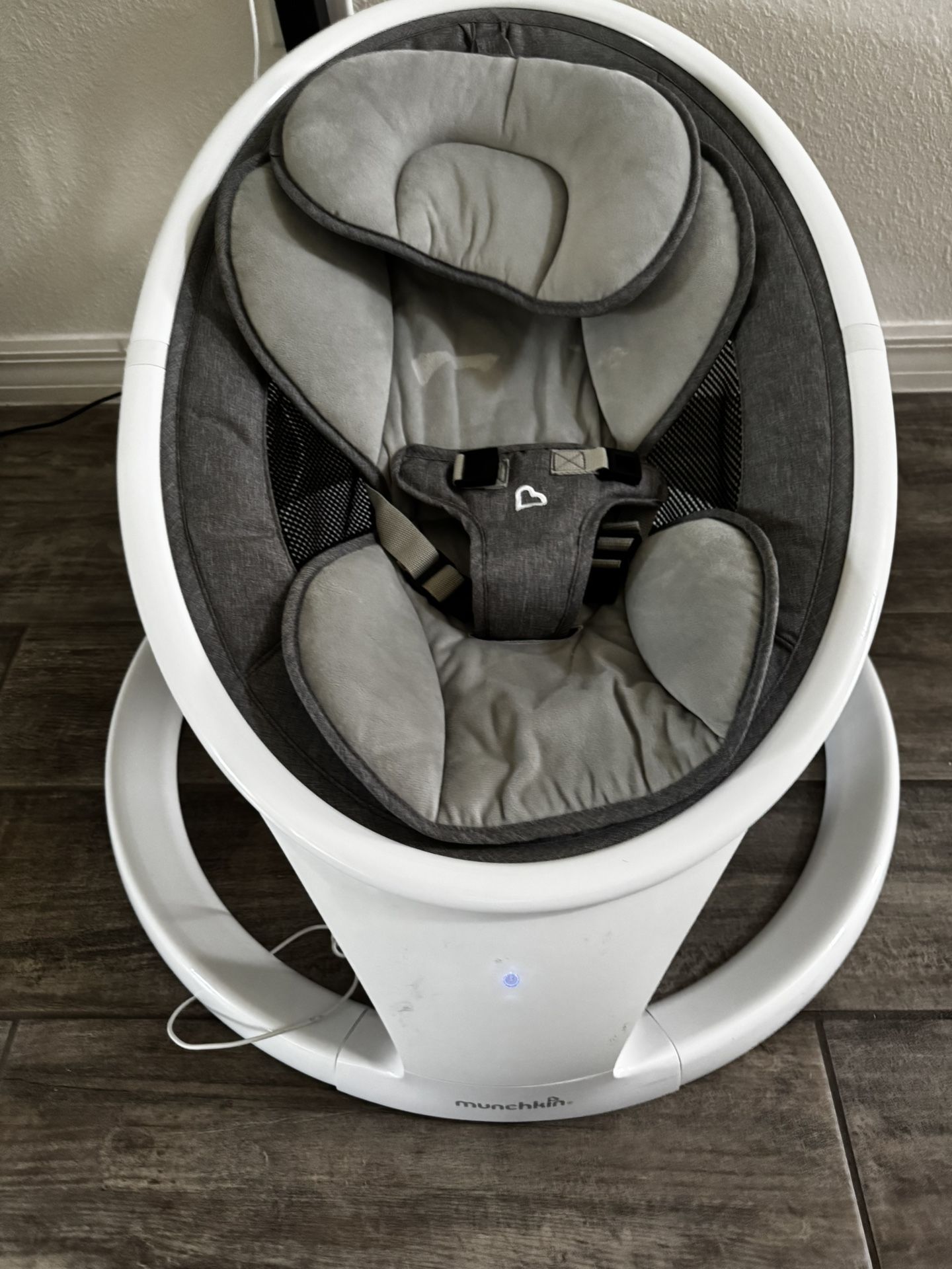 Munchkin Baby swing with music and motion