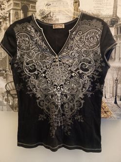 Ladies Black Short Sleeve Shirt with Gray Graphic Print.