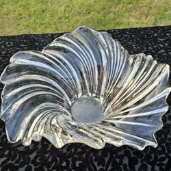 $25.00 - Stunning Swirl Glass Centerpiece By Mikasa!  Large 14 5"/Like New!
