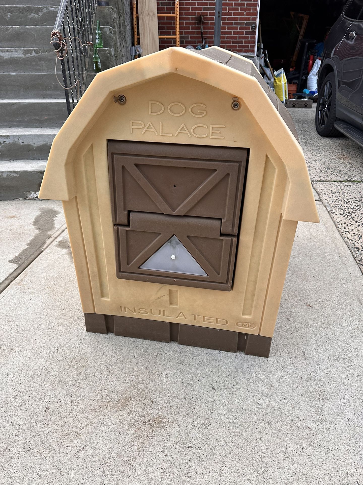 Insulated Dog House 