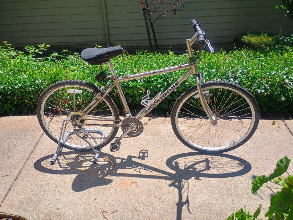 Mongoose Hill Topper Hybrid Bike