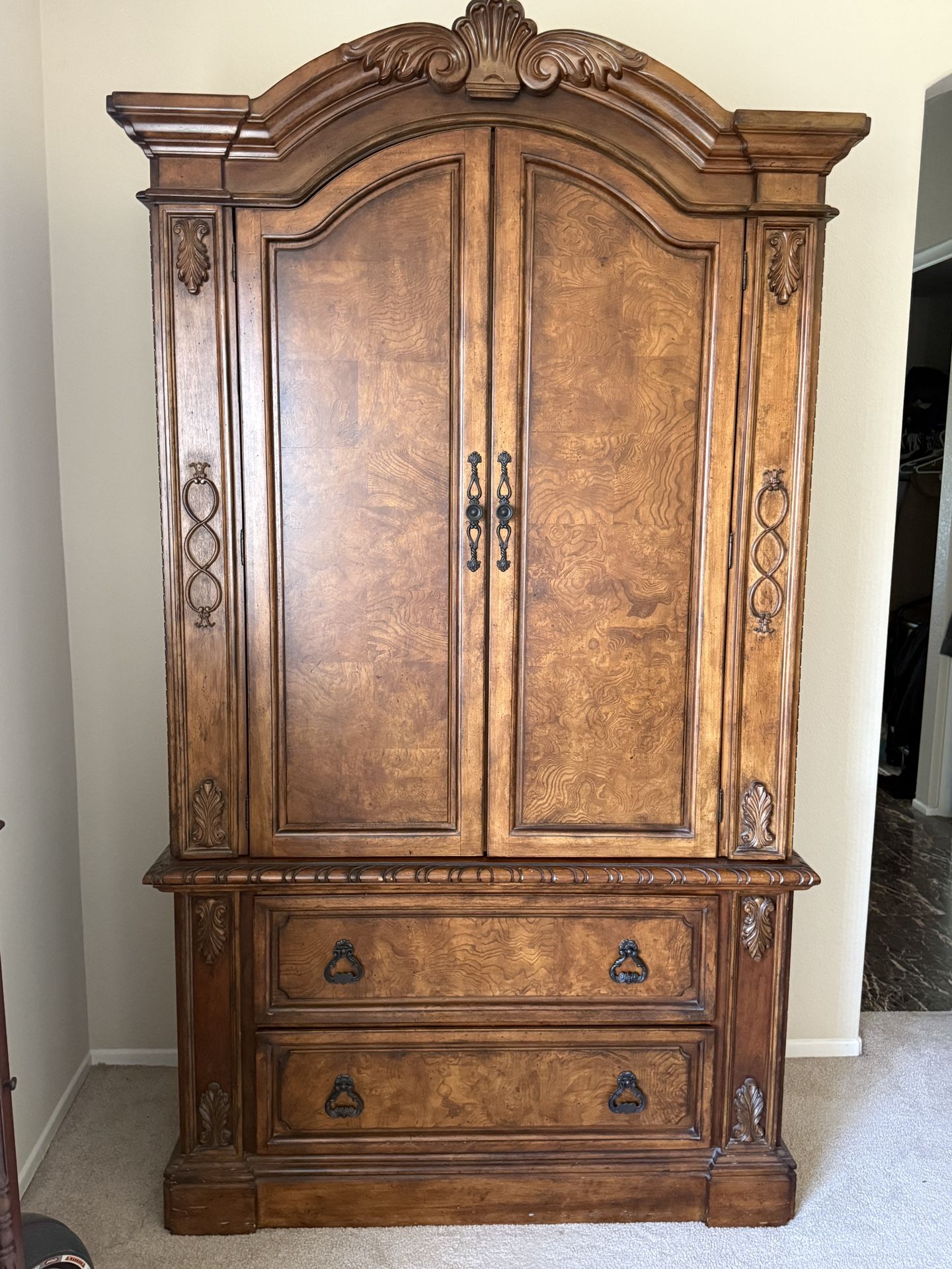 Chest armoire