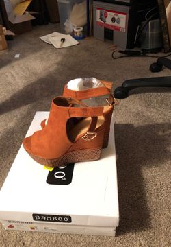 5.5 NEVER WORN WEDGES