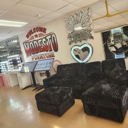 Black Sleeper Sectional With Cupholers And Storage 