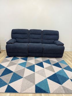 3 Seater Electric Reclining sofa in Excellent condition