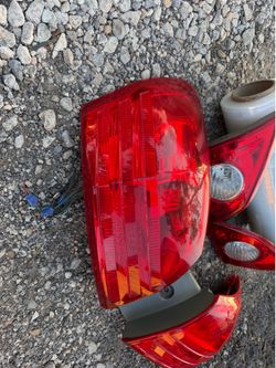 2007 Nissan Rouge tail lights