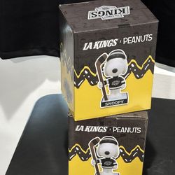 Snoopy La Kings Bobble head 