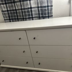 Dressers Need Gone ASAP 