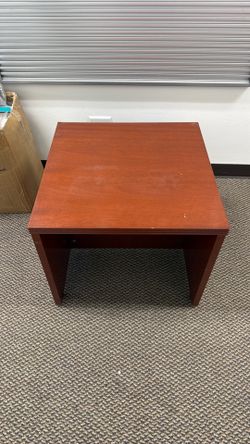 Wood Side Table / Small Coffee Table – Excellent Condition
