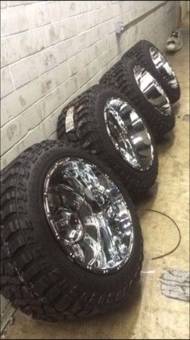 22x14 XD Riots 325/50r22 Cooper STT Pro Mud Tires
