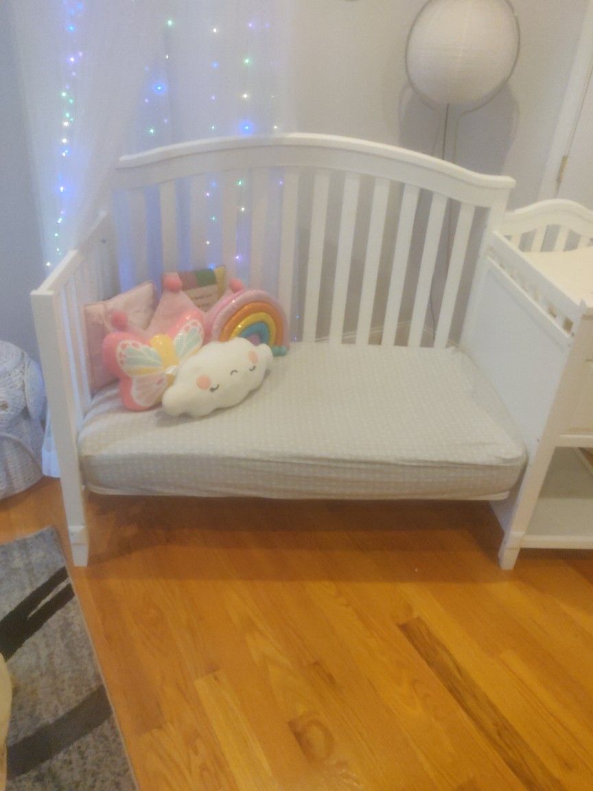 Sorelle Crib And Changer