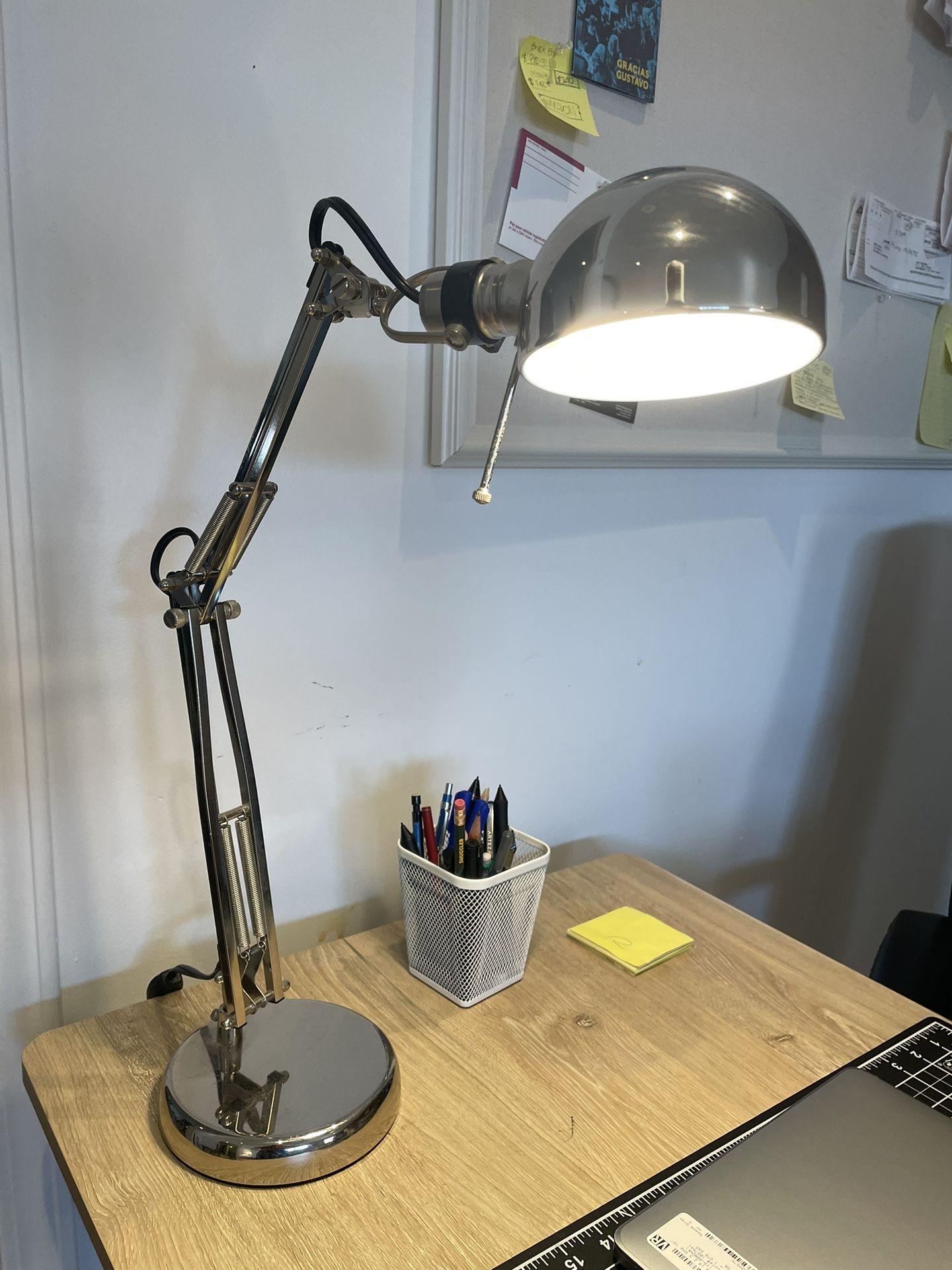 Adjustable Metal Desk Lamp – Modern Industrial Style