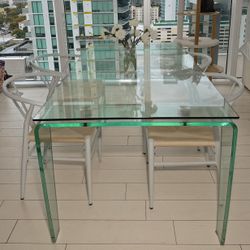 Modern Glass Dining Table with Chairs – Excellent Condition